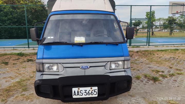 2013年出廠有電動昇降尾門的載卡多貨車/得利卡可參考