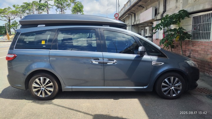 Luxgen V7(M7) Turbo ECO Hyper高頂輪椅福祉車，改裝露營車