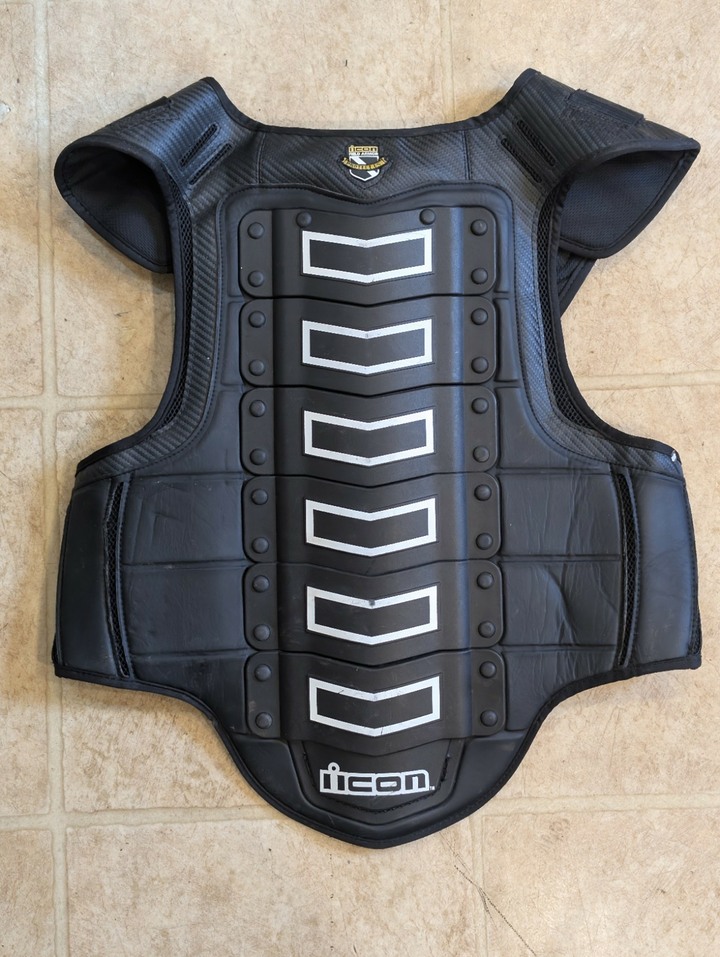 Iconfield Armour 重機背心，穿著次數個位數很新/輕