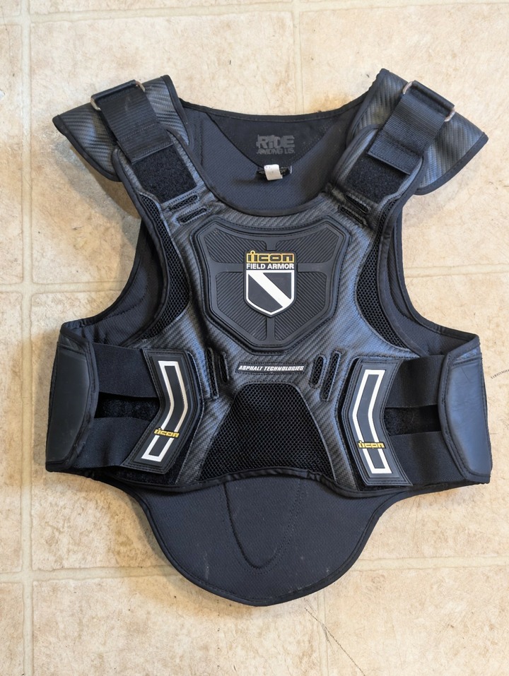 Iconfield Armour 重機背心，穿著次數個位數很新/輕