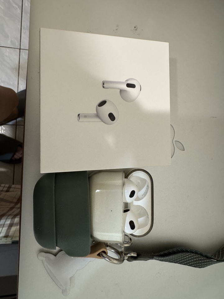 AirPods 3