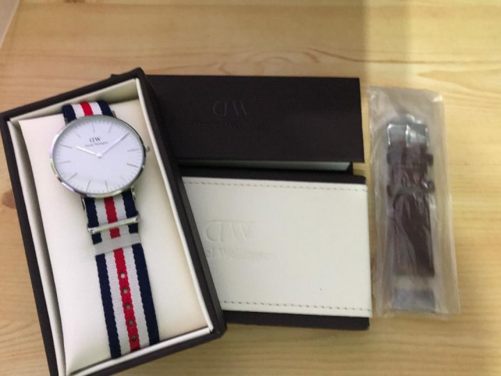 Daniel Wellington Canterbury時尚錶-銀框x藍白紅尼龍錶帶+原廠銀扣真皮錶帶-咖啡色/40mm