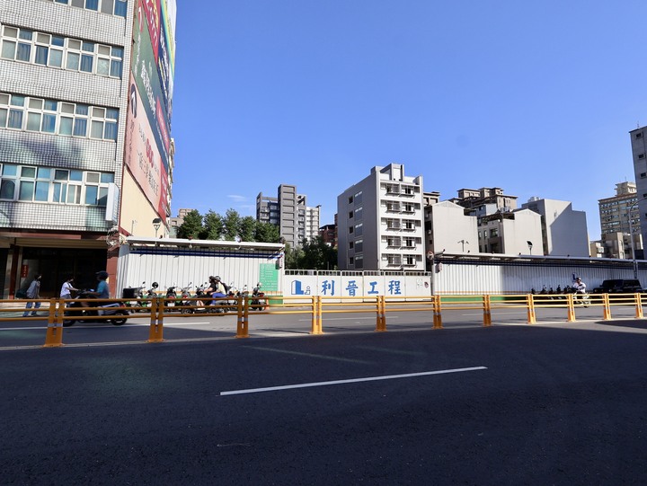 利晉曙光 十樓 朝南戶 巨城百貨+三民學區
