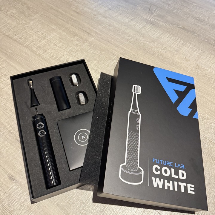 未來實驗室Cold White 冷光白齒刷 電動牙刷 牙齒美白 潔牙 冷光 超音波 亮白 殺菌 智能牙刷 音波 聲波