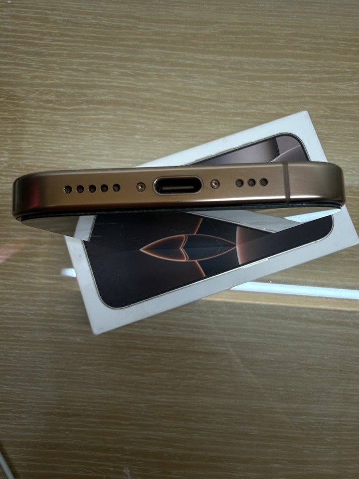 iPhone 16 Pro 256GB 沙漠色鈦金屬 電池94%