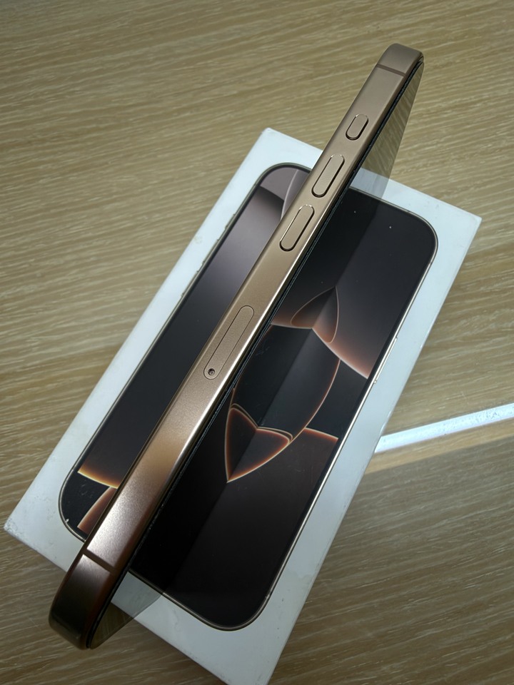 iPhone 16 Pro 256GB 沙漠色鈦金屬 電池94%