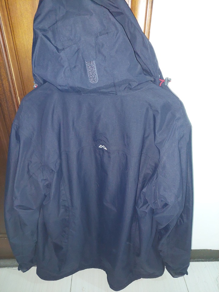 紐西蘭‘’加德滿都‘’高級全新外套出售