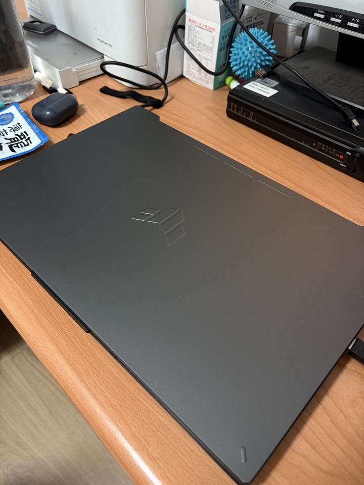 【台中面交】保固到2028・ASUS TUF 17.3吋電競筆電（R7/16G/1TB大容量/RTX4050）使用僅一個月、極新無傷