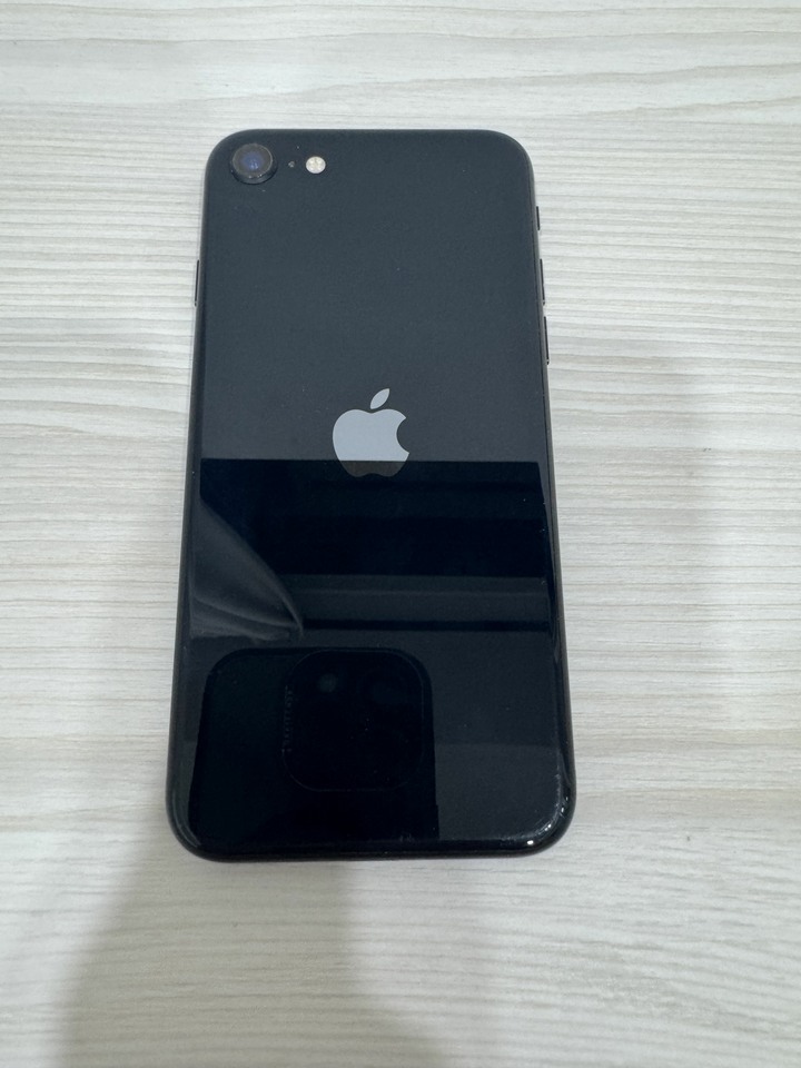 iPhone se3 128 黑 已更換副廠電池100%