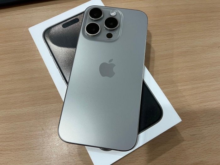 不議價 狀況良好 盒裝 電池 88％ iphone 15 pro max 鈦原色 256g