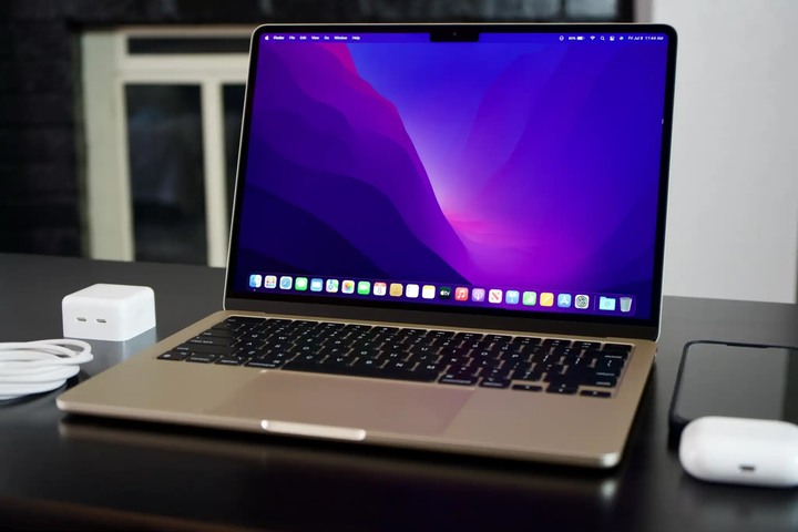 狀況非常良好 Macbook Air M2 8G/512G 香檳金 循環僅 28 次 盒裝全