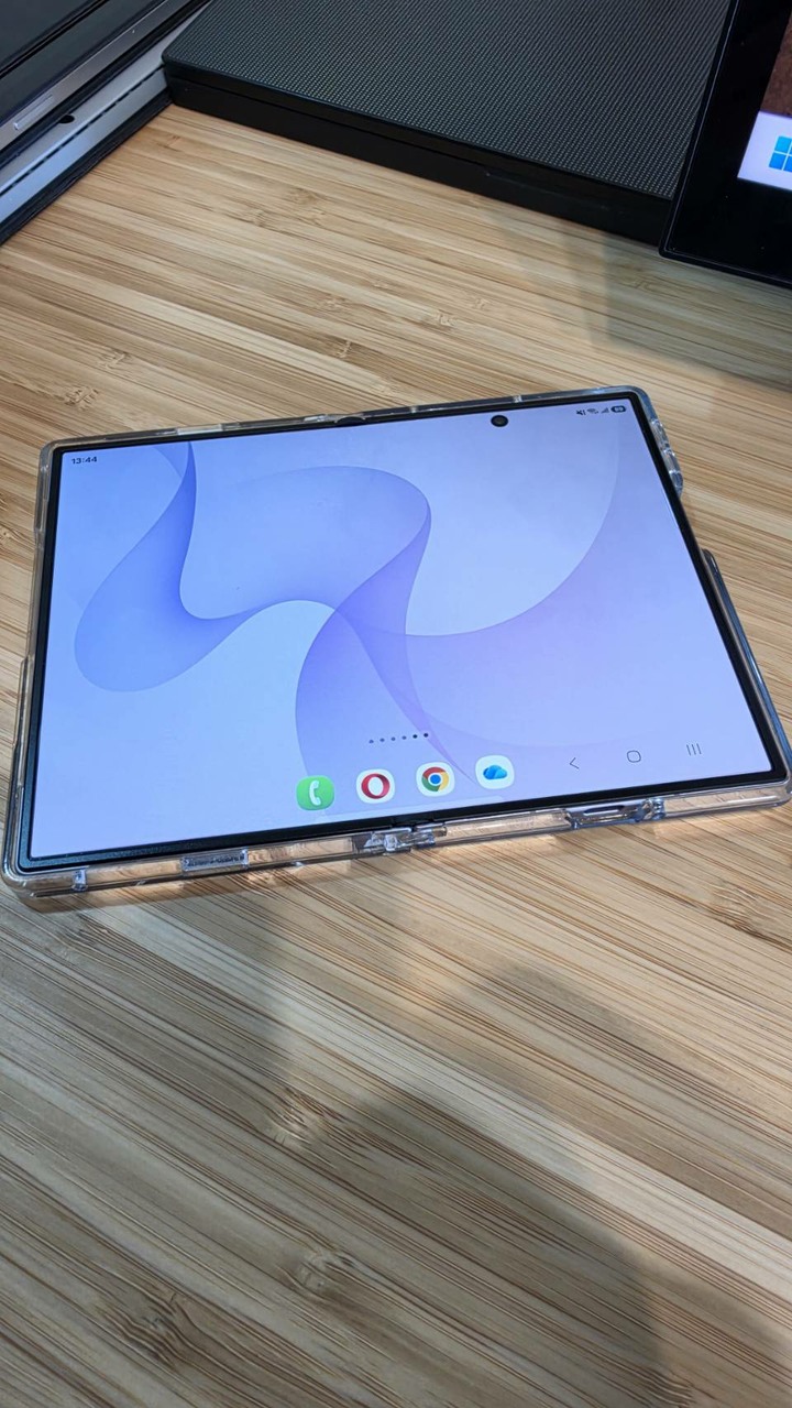 非常非常新！2026年8月購入的Fold 8 (512GB)！