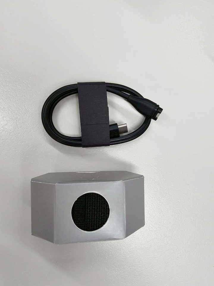 全新 Garmin 原廠 26 mm 戰術尼龍錶帶 + 矽膠錶帶 + 充電線