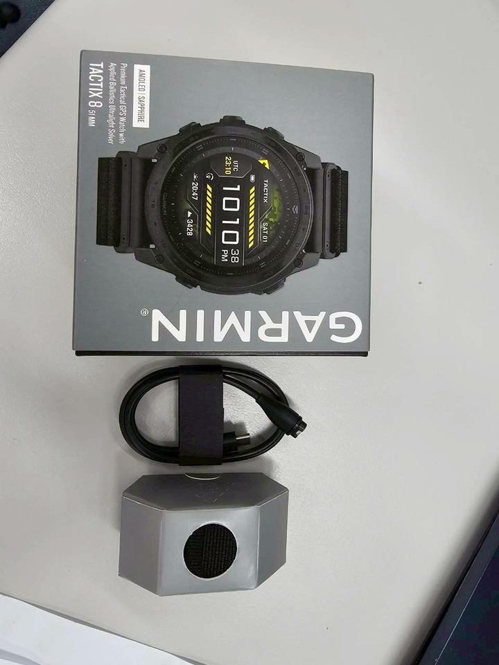 全新 Garmin 原廠 26 mm 戰術尼龍錶帶 + 矽膠錶帶 + 充電線