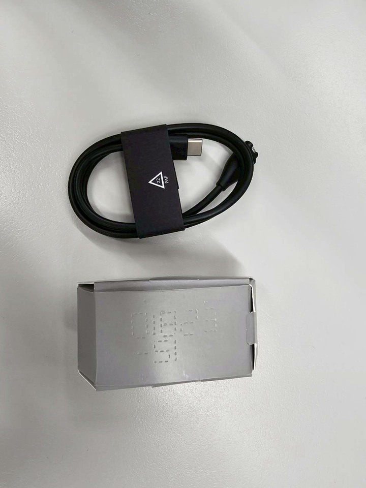 全新 Garmin 原廠 26 mm 戰術尼龍錶帶 + 矽膠錶帶 + 充電線