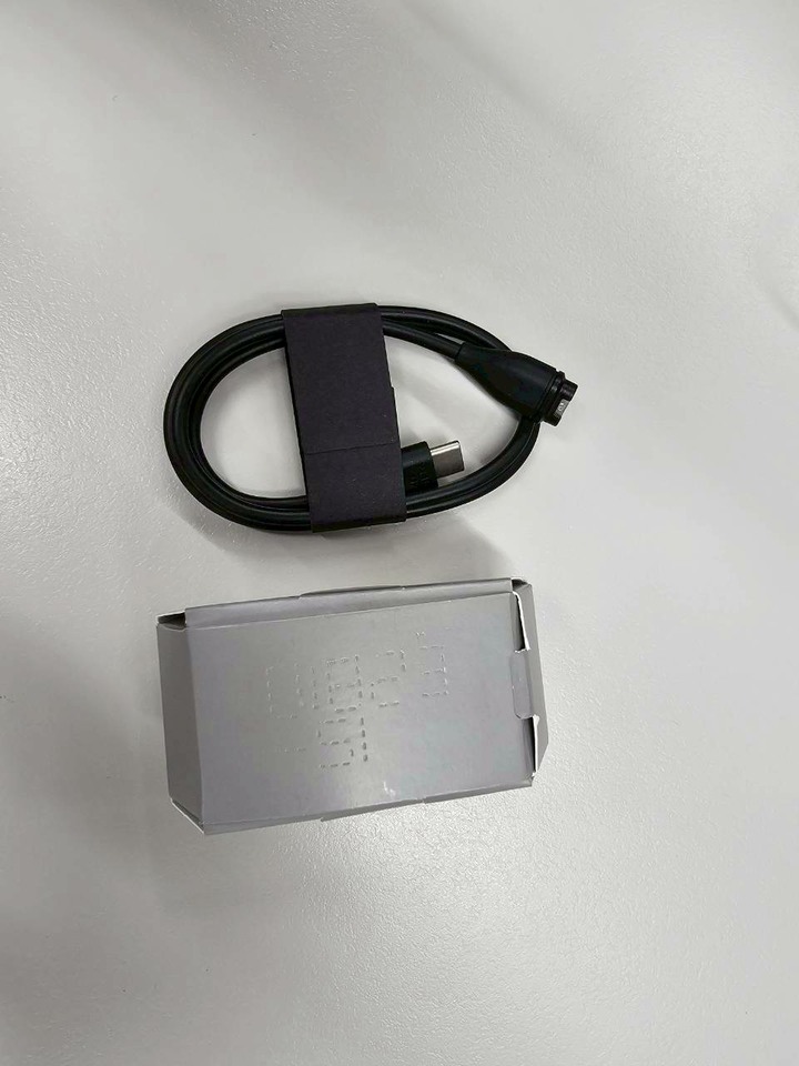 全新 Garmin 原廠 26 mm 戰術尼龍錶帶 + 矽膠錶帶 + 充電線
