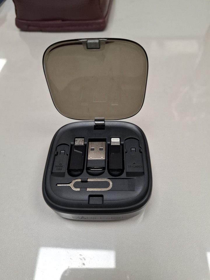 Travelmall×mobilesteri 8in1 八合一多功能線材收納儲存器 8成新