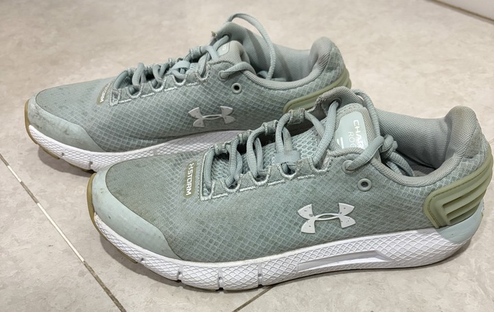 Under Armour Charged Rogue Storm 女款慢跑鞋