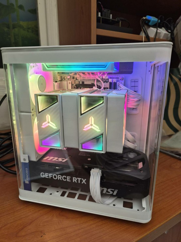 【整台出售】近全新頂規白色 ITX 神機｜Ryzen 9 9950X｜RTX 5070 12G｜B850-I WIFI7｜DDR5 32G｜Gen5 SSD 1TB｜850W 金牌