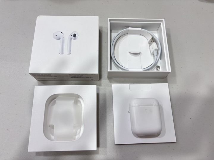 Apple AirPods（第 2 代）型號：A2032、A2031 無線充電盒版