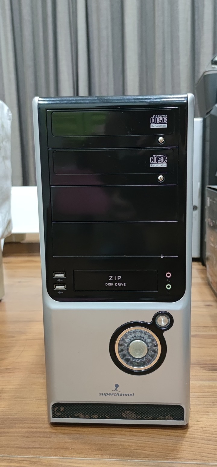 Intel E3-1230v3 + B85M-G + DDR3 8GB + GT610 + SSD + 550W 金牌 + 機殼