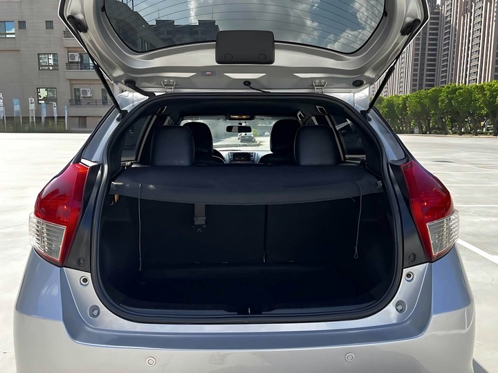 自售2015年大鴨YARIS1.5L跑少認證車 VIOS ALTIS FIT SWIFT MINI