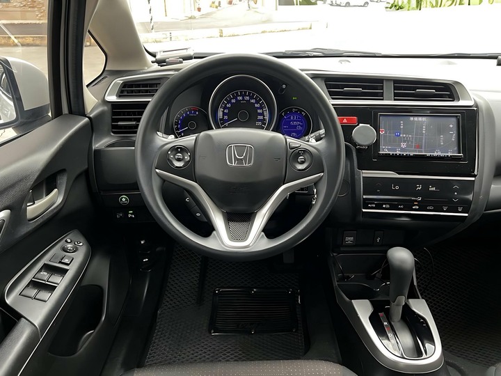 自售2016年本田FIT 1.5VTI-S 飛特定速最頂級款 TIIDA YARIS SWIFT