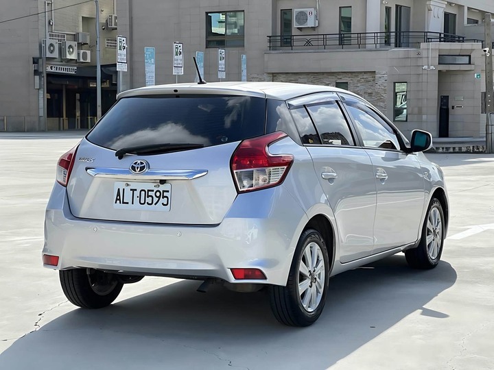 自售2015年大鴨YARIS1.5L跑少認證車 VIOS ALTIS FIT SWIFT MINI