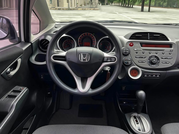 自售2013年本田FIT飛特頂級定速1.5L YARIS SWIFT CIVIC MINI