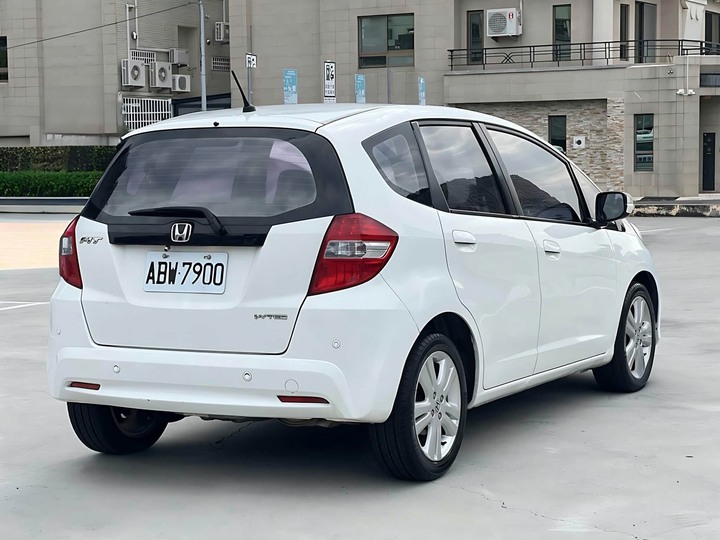 自售2013年本田FIT飛特頂級定速1.5L YARIS SWIFT CIVIC MINI