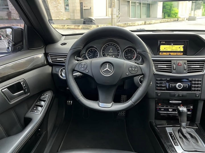 自售2011年賓士E200 1.8CGI渦輪增壓認證車 E250 E300 C200