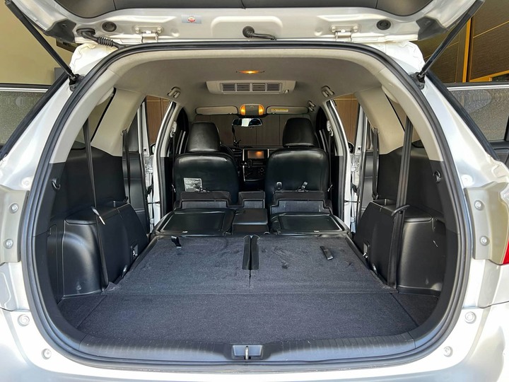 自售2011年Wish七人座休旅車2.0E定速內外漂亮 QRV LIVINA PREVIA