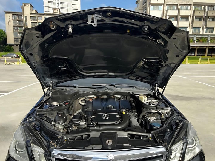 自售2011年賓士E200 1.8CGI渦輪增壓認證車 E250 E300 C200