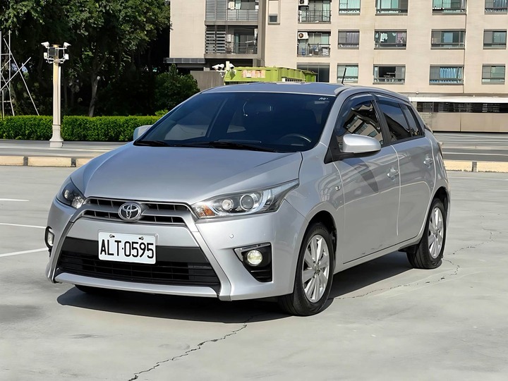 自售2015年大鴨YARIS1.5L跑少認證車 VIOS ALTIS FIT SWIFT MINI