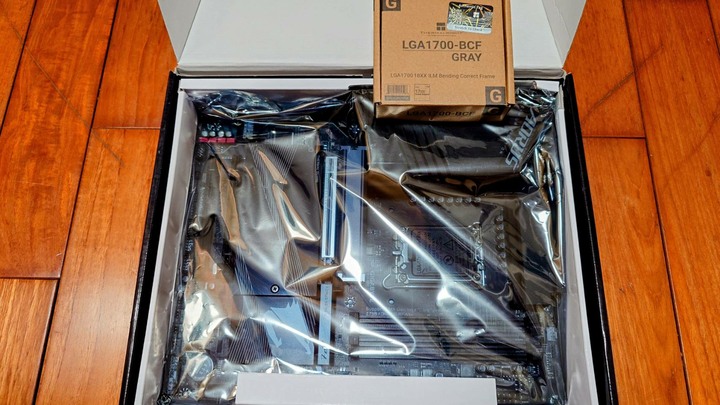 Gigabyte技嘉 Z790 AORUS ELITE AX 主機板 贈利民防彎扣具