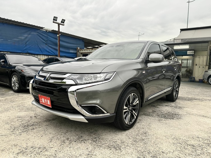 2021 Outlander 2.4 七人座 ACC 導航 跟車 360度環景