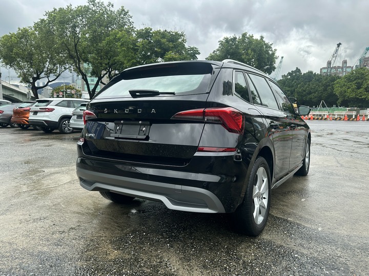 上順 2023 SKODA KAMIQ 1.5 ACC 盲點 導航 車道置中