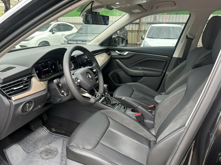 上順 2023 SKODA KAMIQ 1.5 ACC 盲點 導航 車道置中