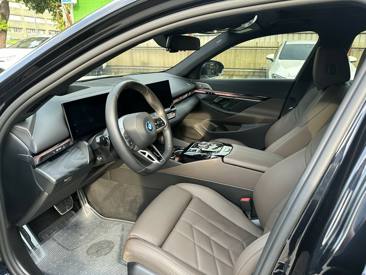 上順2024 BMW I5 M-Sport 僅跑1萬多 原廠保固