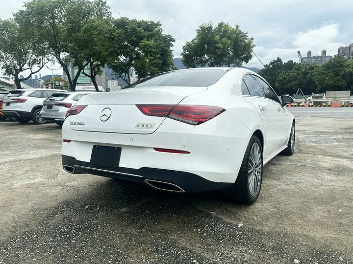 上順 2023年9月 Benz CLA200 總代理 跟車 盲點 電動椅