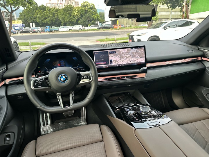 上順2024 BMW I5 M-Sport 僅跑1萬多 原廠保固