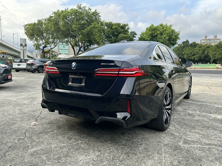 上順2024 BMW I5 M-Sport 僅跑1萬多 原廠保固