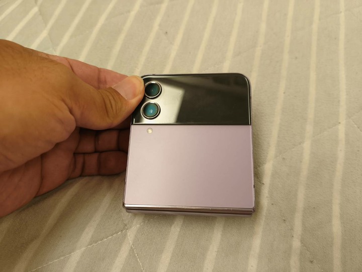 售 GALAXY Z FLIP4手機 使用正常