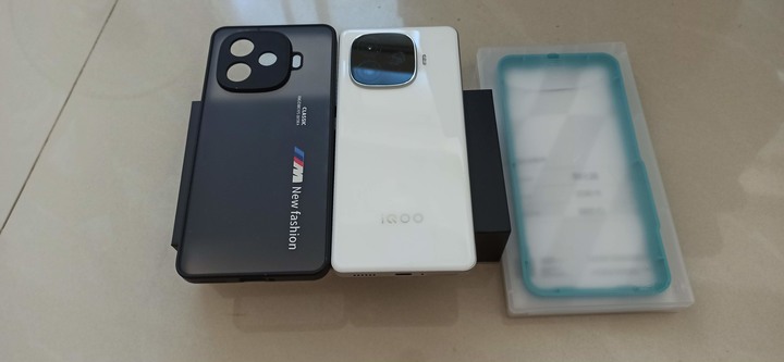 vivo iqoo z9+ 天玑9300+ 12+256G
