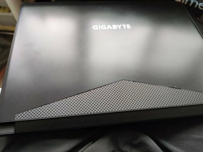 技嘉14吋 i7獨顯筆電 高瓦時