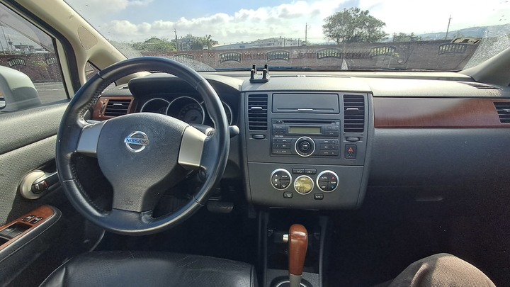 Nissan Tiida 1.8 4D 2006年出廠 里程18萬多