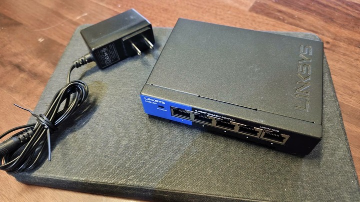 Linksys LGS105 5埠 Gigabit 超高速乙太網路交換器(鐵殼)
