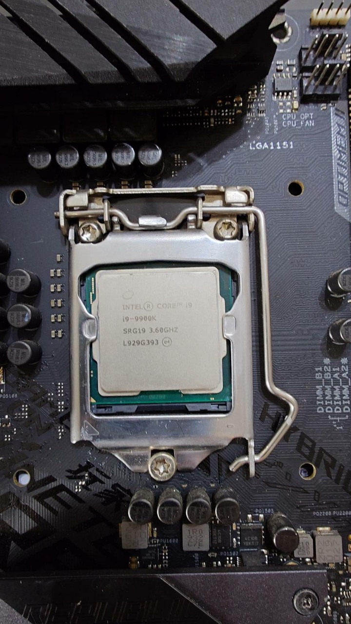 很新 Corei9-9900k 無盒裝 8700 9700 Z370 Z390可參考