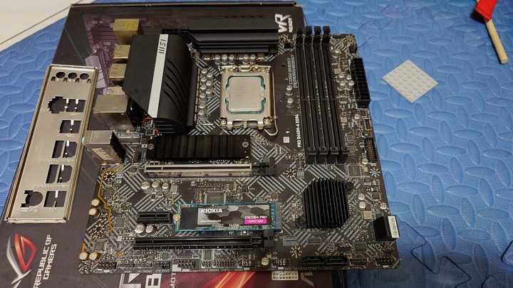 很新的 MSI微星PRO B660M-A D4 H670 B660 b760 Z690可參考