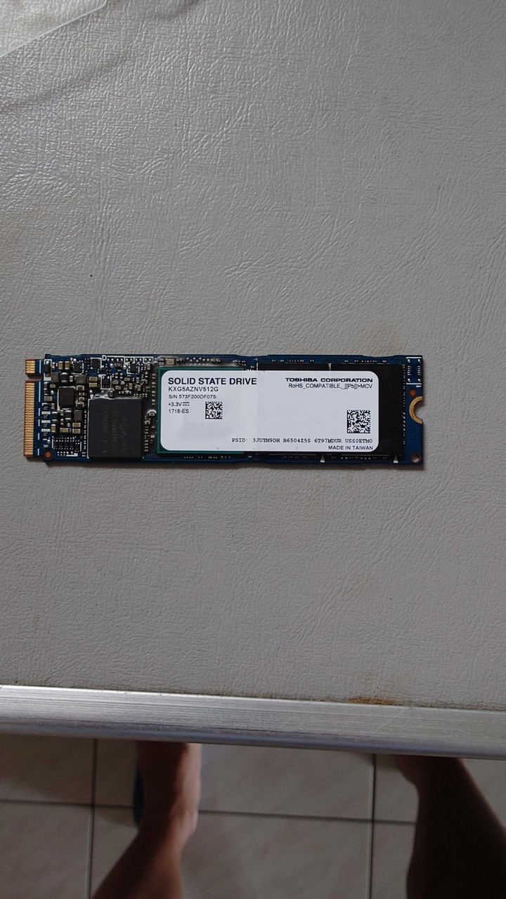 很新(100%健康度)KIOXIA KXG5 512G M.2 PCIe NVMe Gen3*4 TLC SSD 固態硬碟 威剛 三星可